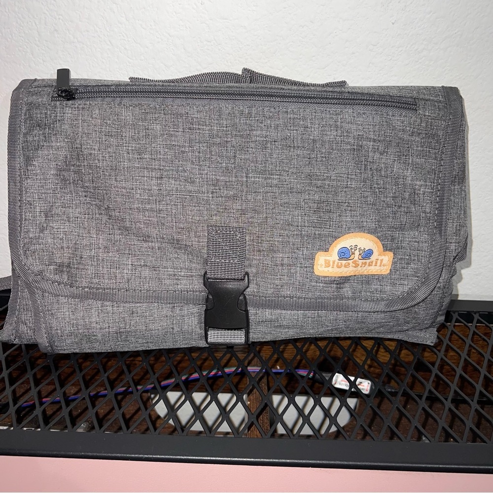 Blue Snail Portable Diaper Changing Pad, Easy‎ Carry On With Compartments